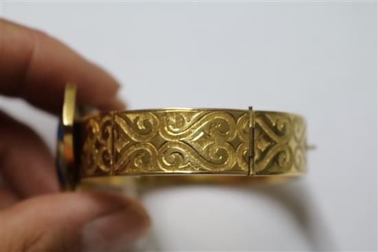 A Victorian engraved gold and blue enamel buckle bracelet (a.f),